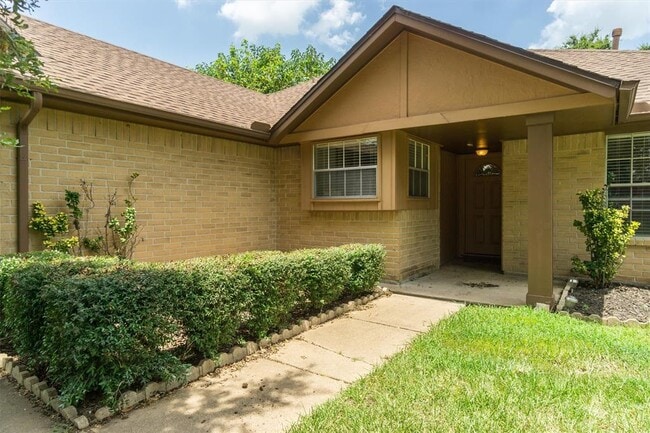 Building Photo - 2510 Park Meadows Ave