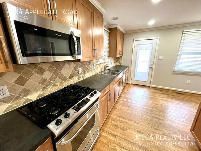 Foto del edificio - 4334 Applegate Rd