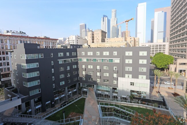 Primario - 4th & Main