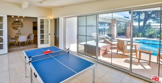 Building Photo - 2042 Linda Flora Dr