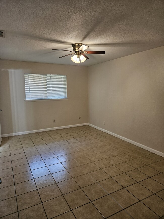Building Photo - 611 Dewberry Dr