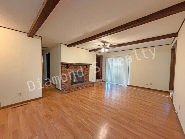 Foto del edificio - Charming 3 bedroom Home near Hwy 65 and Ch...