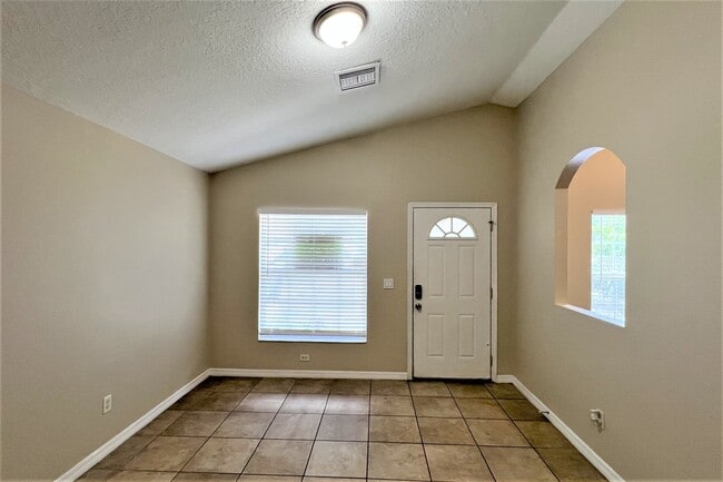 Building Photo - 215 1st St