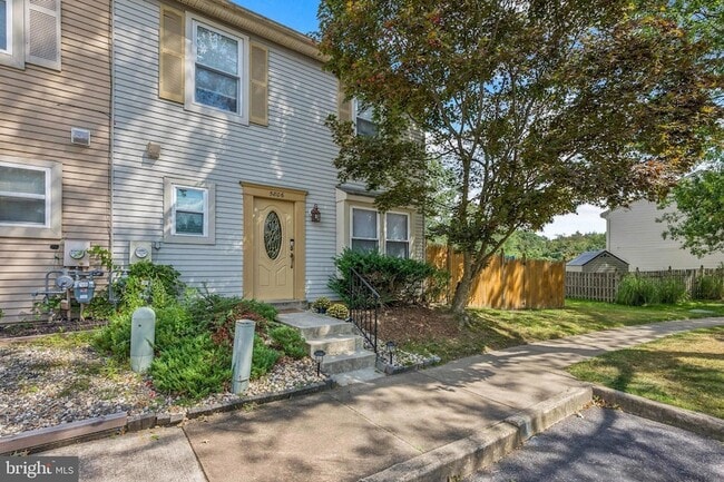 Building Photo - 5806 Red Haven Dr