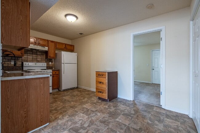 Building Photo - 43 Middlebrook Dr