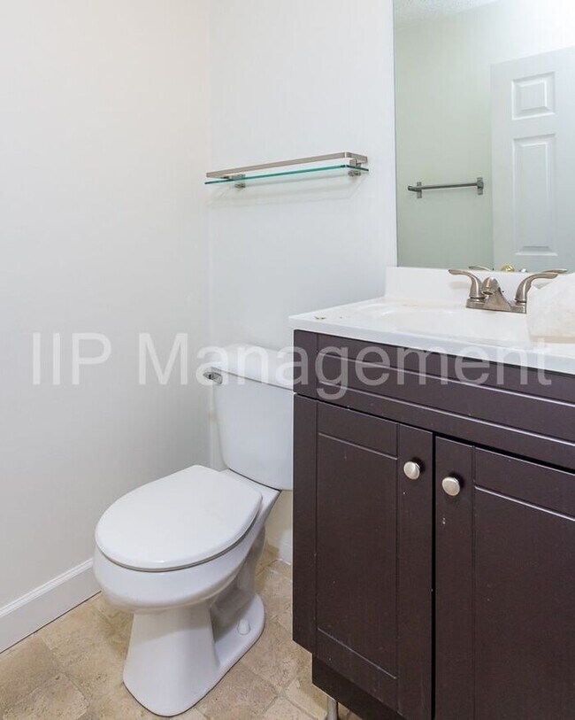 Foto del edificio - 8226 Chester Pkwy