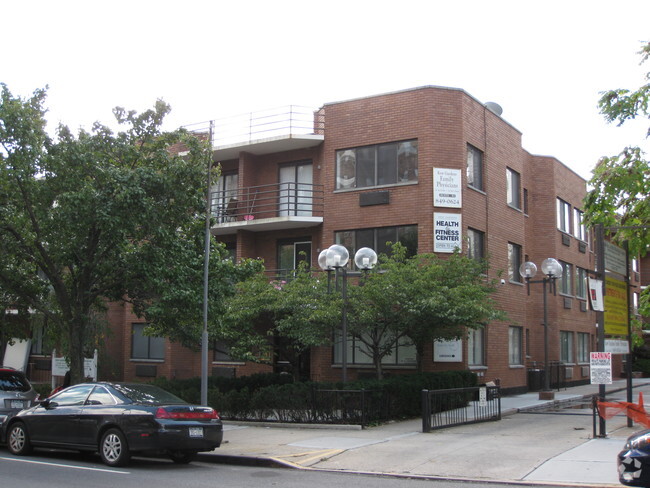 Foto del edificio - 119-40 Metropolitan Ave