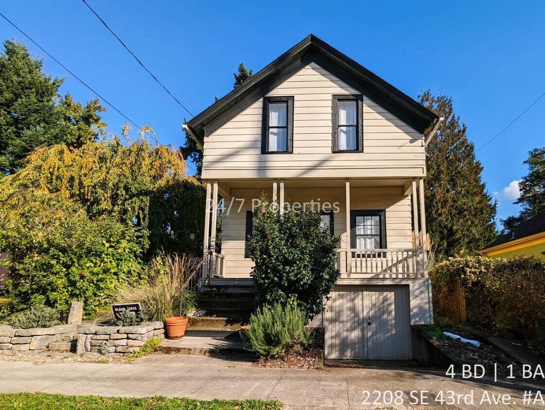Foto principal - Quintessential Portland Living: Renovated ...