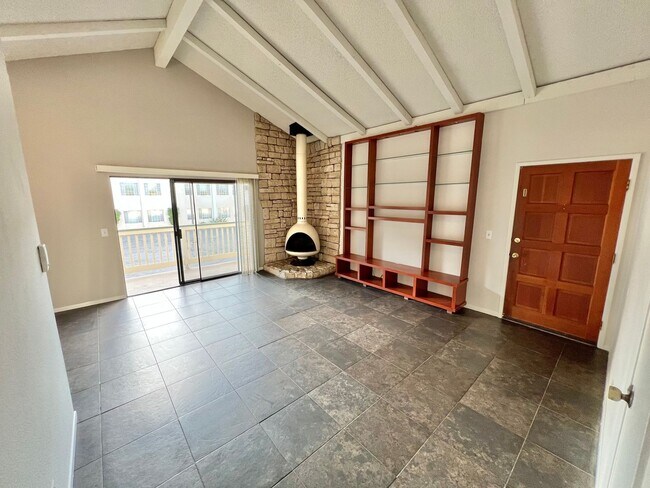 Building Photo - Alamitos Beach 2 Bedroom Condo - Close to ...