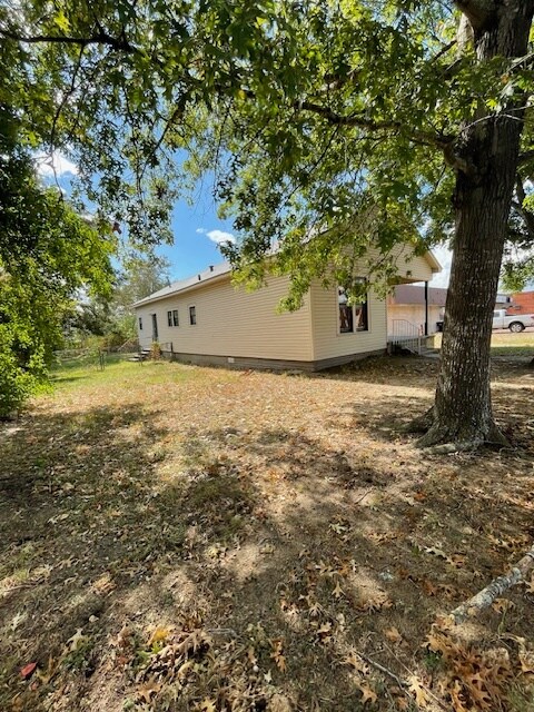 Foto del edificio - 614 E Main St