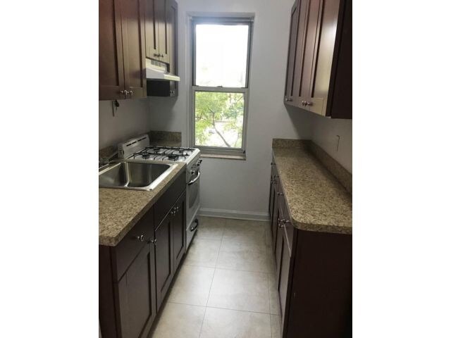 Foto del edificio - 107 Glen Rd