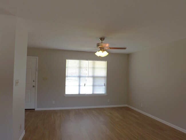 Building Photo - 1211 Mulberry Dr