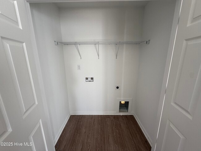 Building Photo - 321 S Pointe Dr