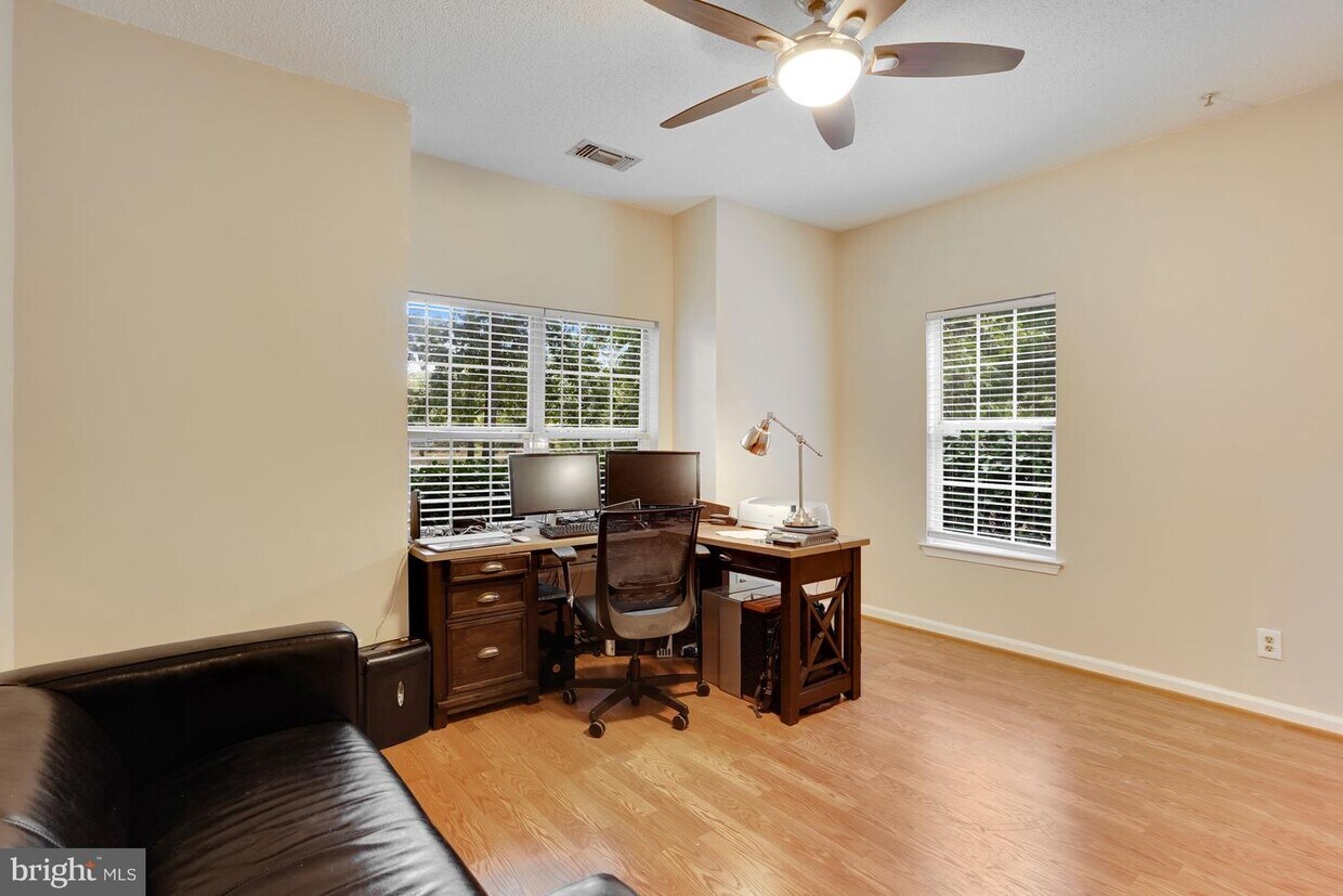 Foto principal - 1720 Lake Shore Crest Dr