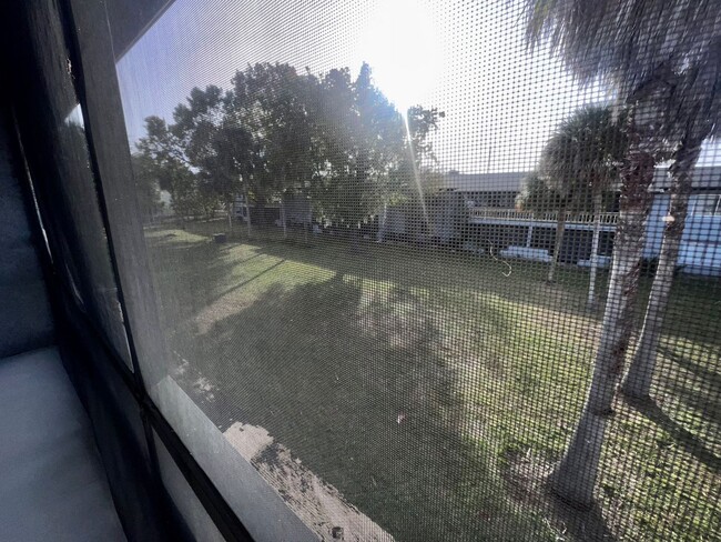 Building Photo - 3 Bedroom 2 Bath Millennium Palms Condo wi...