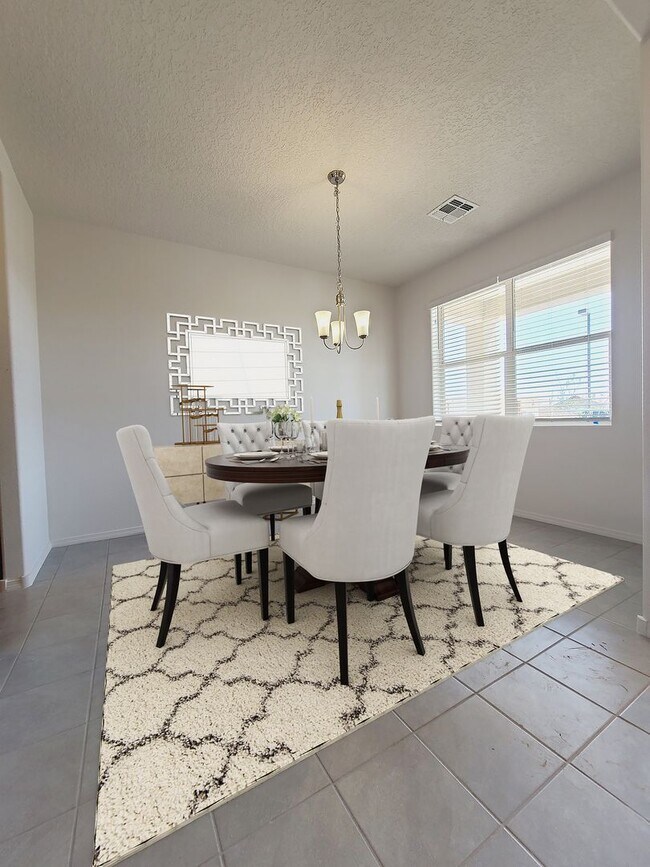 Building Photo - 3 bed 2 bath Energy Efficient Home!