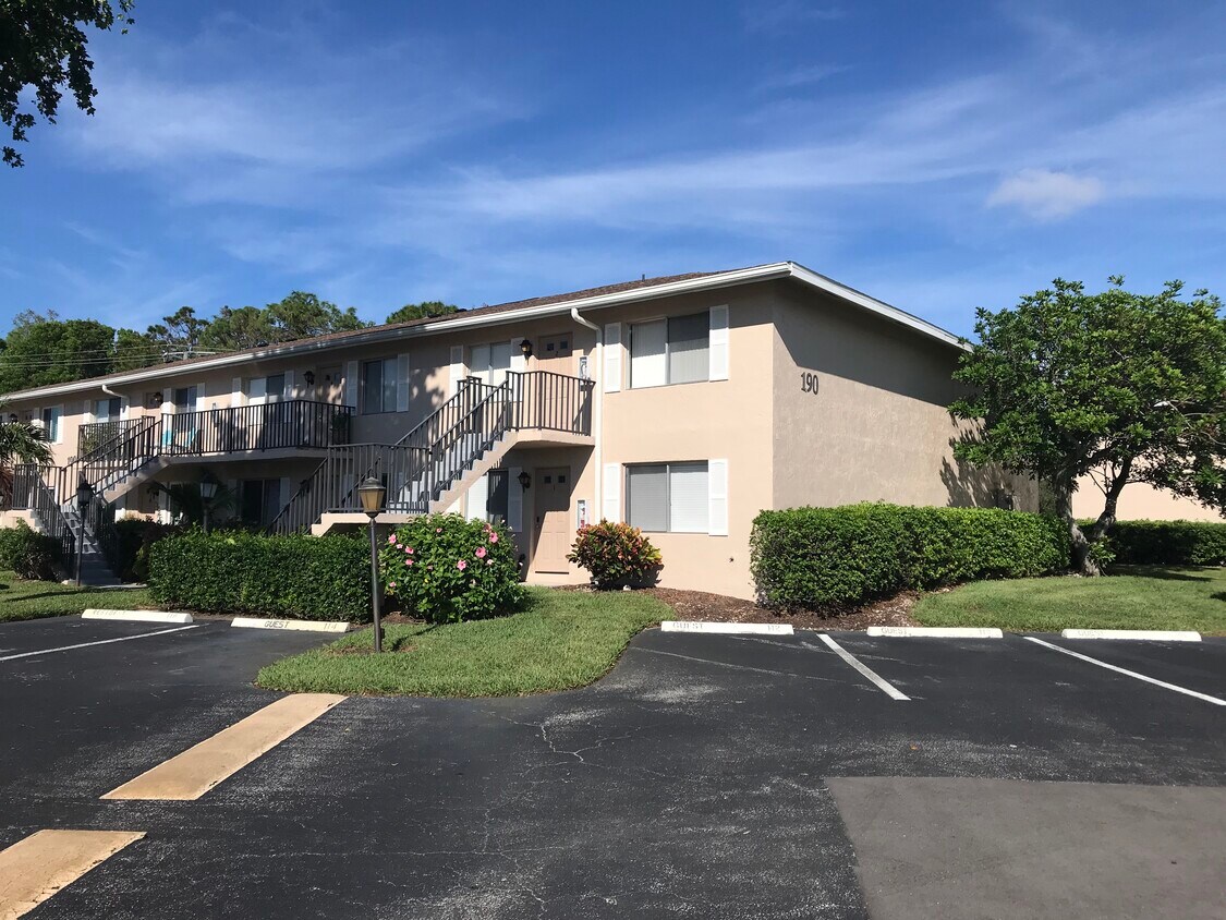 Primary Photo - 190 Palm Dr