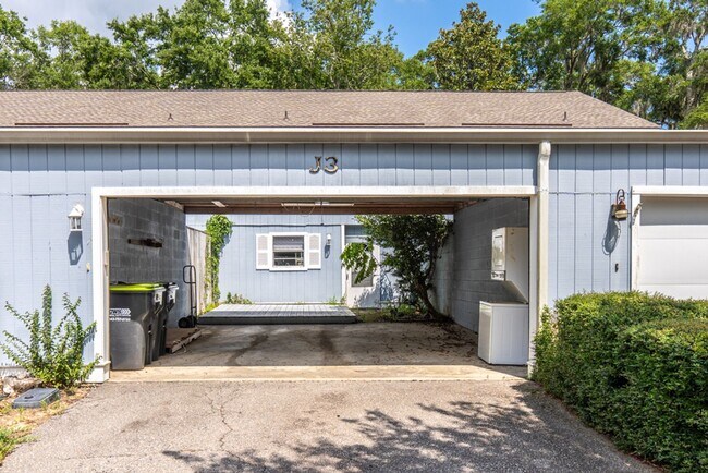 Foto del edificio - Spacious Two Bedroom Townhome