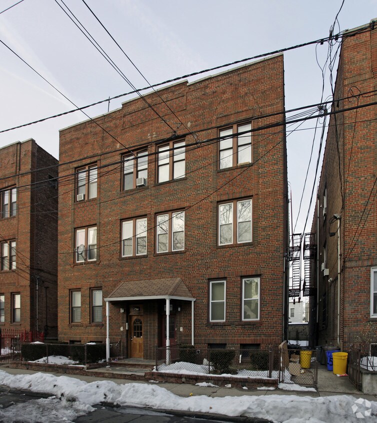 Building Photo - 256 Clendenny Ave