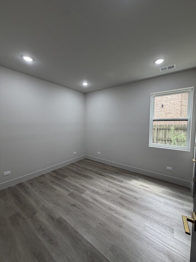 Building Photo - 6603 S Langley Ave