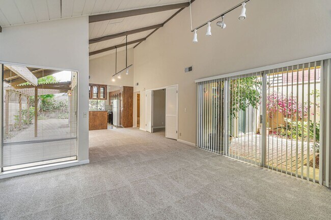 Foto del edificio - 2 Bedroom, 2 Bath Home with Bonus Room
