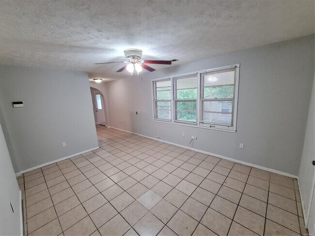 Foto del edificio - 1163 Cottondale Rd
