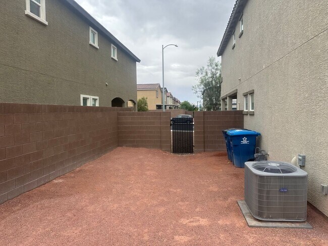 Foto del edificio - NW!! Gated!! Built 2023!!!! Corner Lot!! L...