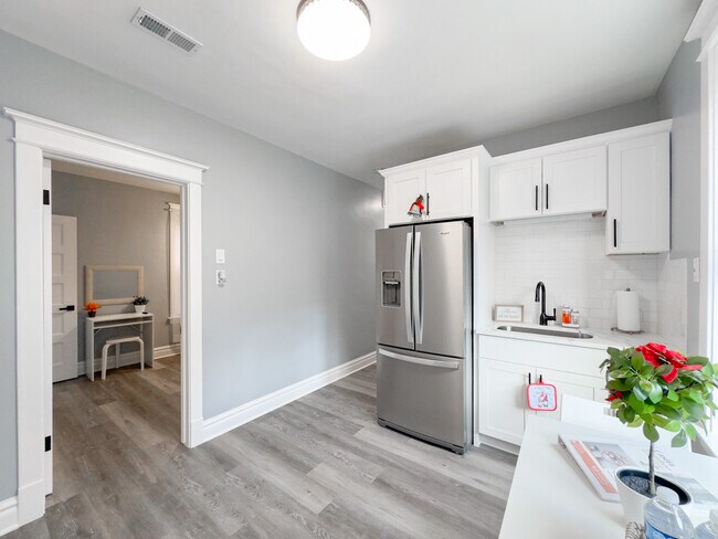 Foto del edificio - 2039 W 23rd St