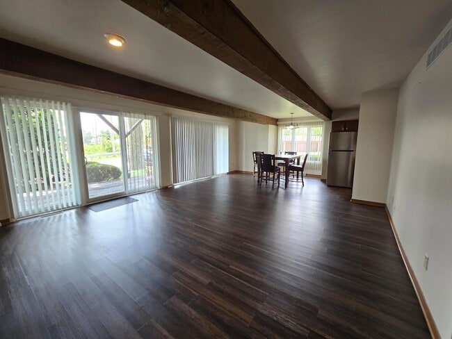 Building Photo - 1500 Camellia Dr