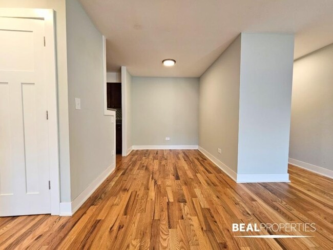 Foto del edificio - 1 bedroom in HIGHLAND PARK IL 60035