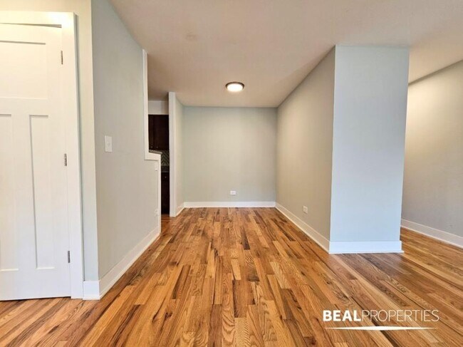 Building Photo - 1 bedroom in HIGHLAND PARK IL 60035