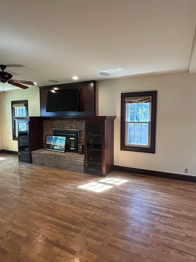 Building Photo - One-of-a-Kind Bungalow Oasis on Poly Drive...