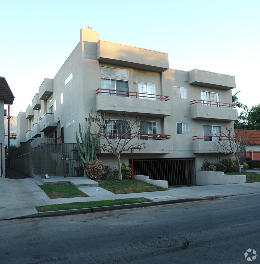 Building Photo - 10919 Peach Grove St