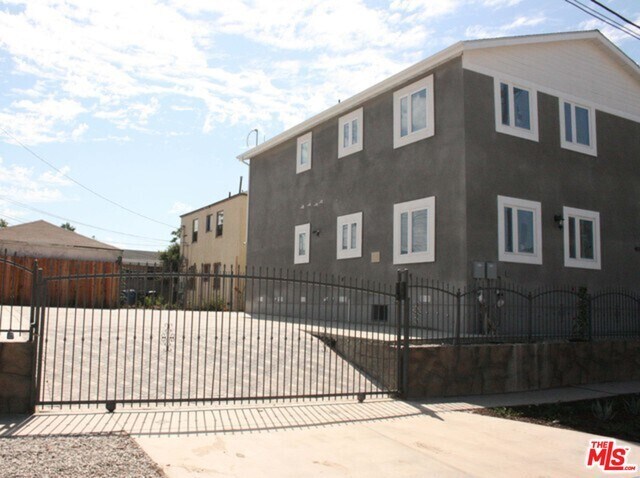 Building Photo - 4872 St Elmo Dr