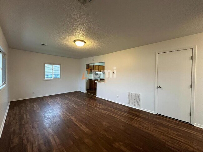 Foto del edificio - 2415 81st St