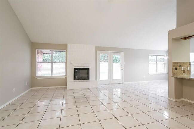 Foto del edificio - 5234 Pine Cliff Dr