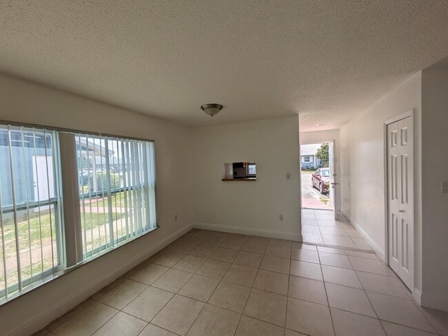 Building Photo - 3645 Barna Ave