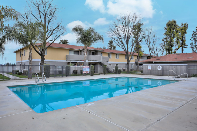 Building Photo - Silver Lake Apartments