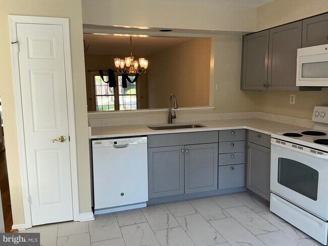 Building Photo - 1311 Templeton Pl