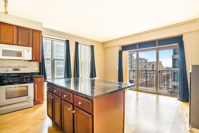 Foto del edificio - 1250 S Indiana Ave