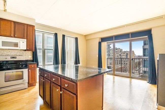 Photo - 1250 S Indiana Ave Apartment