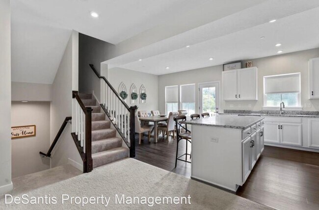 Foto del edificio - 3 br, 2.5 bath House - 4060 Crown Drive