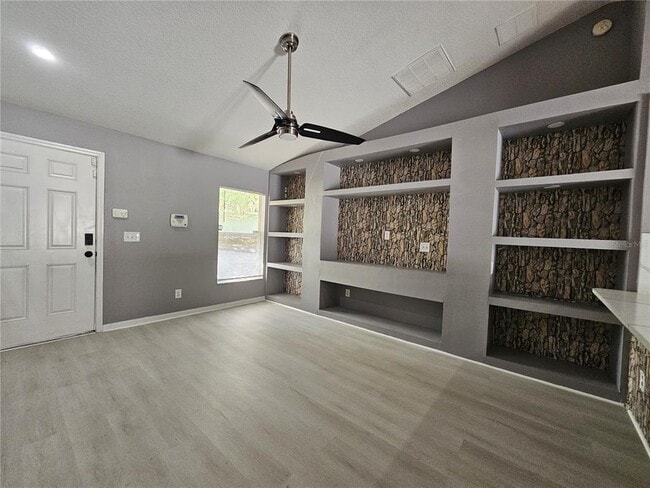 Foto del edificio - 622 Brooke Ct