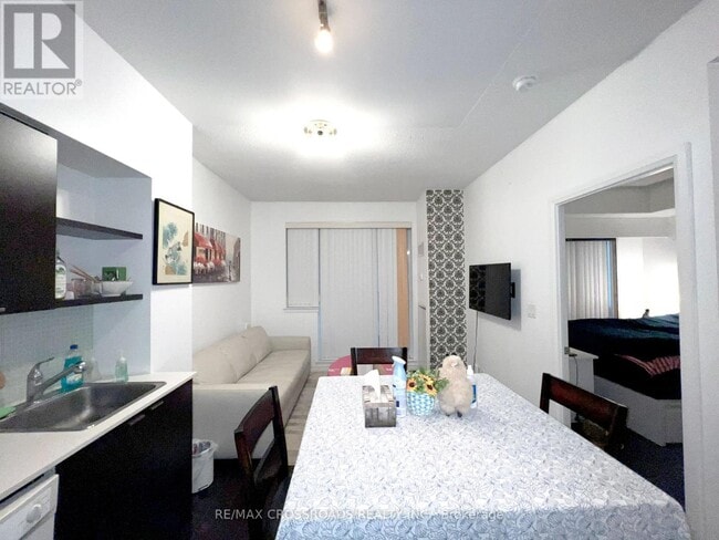 Building Photo - 35 Hayden St