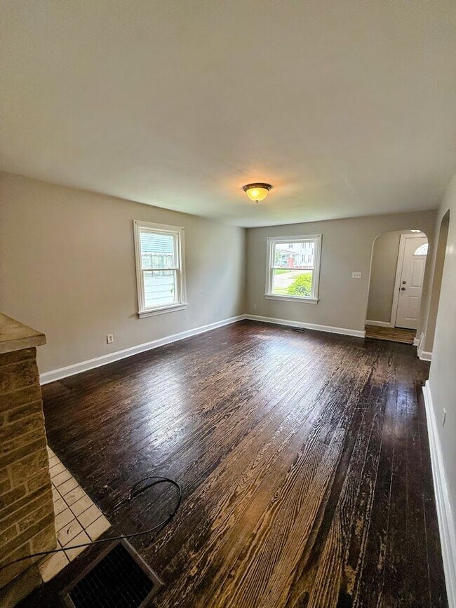Foto del edificio - Spacious 2 bedroom with bonus room for rent - Canton NW