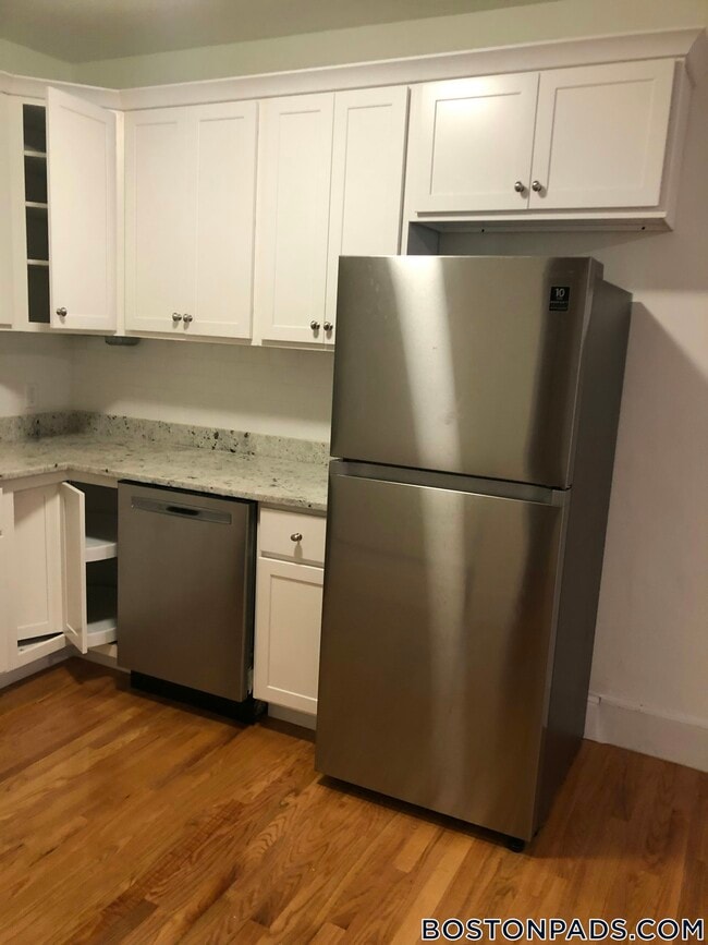 Foto del edificio - 32 Edgerly Rd