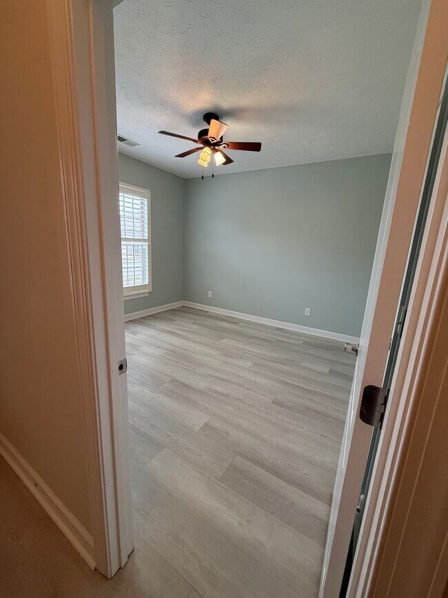 Building Photo - MOVE IN SPECIAL: 1/2 OFF FIRST FULL MONTHS RENT WITH A 12 MONTH LEASE!! 3BR/3BA in Prime Gallatin...
