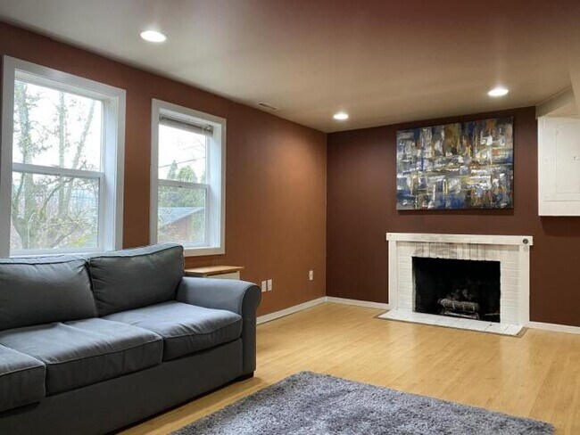 Building Photo - 1 bedroom in Seattle WA 98199