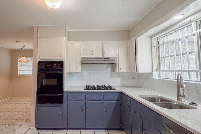 Foto del edificio - 8303 Edgemoor Dr