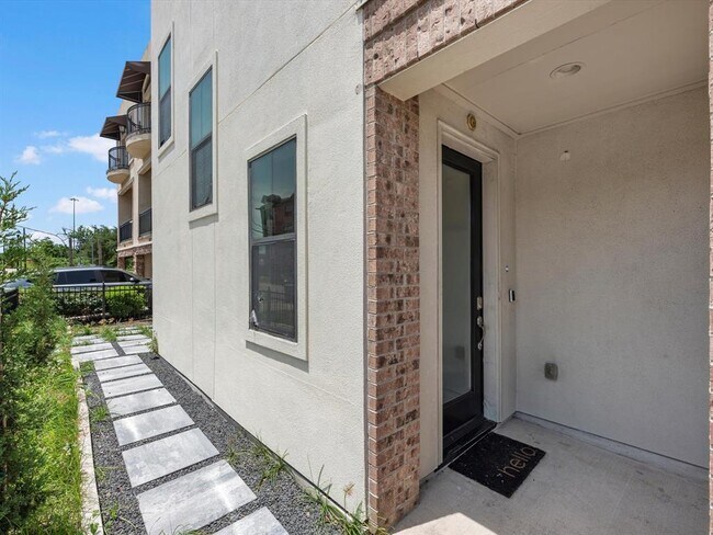 Building Photo - 3610 Chenevert St